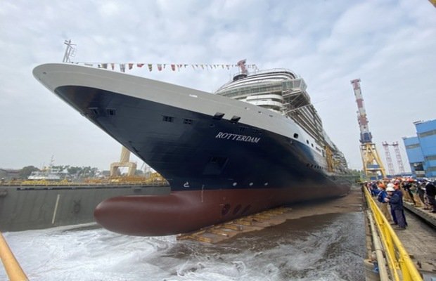 Luxury cruise ship at sea – PT Arta Bahari Indonesia maritime crewing services